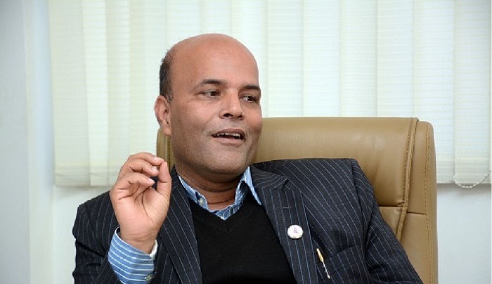 पैसा बाँडेर चुनाव जितेका व्यवसायीले वास्तविक राजनीतिज्ञलाई मूलधारमा आउन दिएनन्ः सांसद सिंह